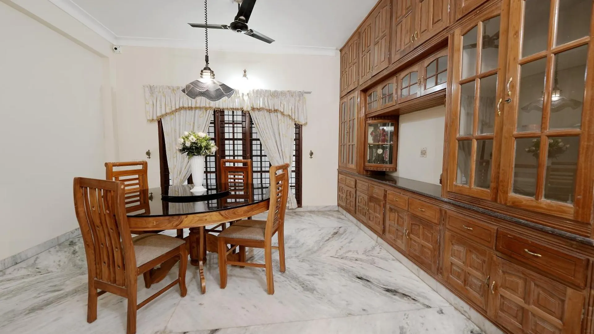 Metropolitan Serviced Villa Kochi