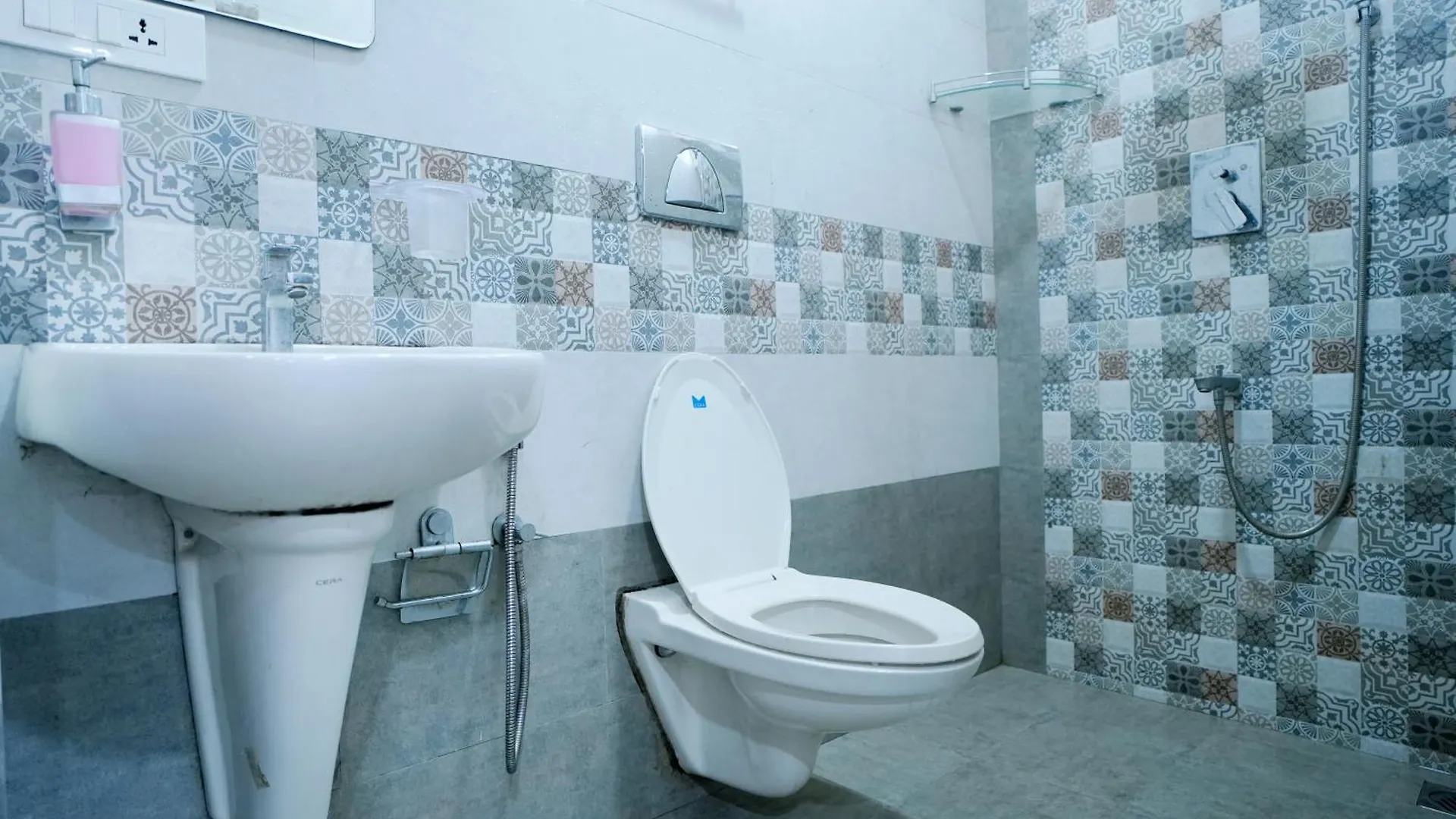 Metropolitan Serviced Villa Kochi Quarto em Acomodações Particulares